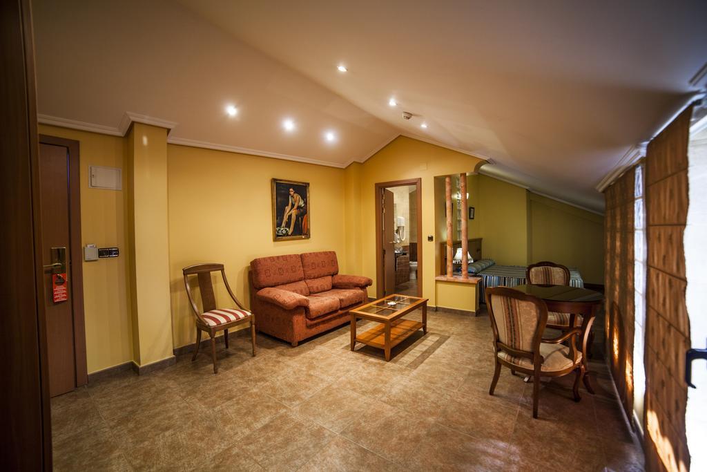 Hotel Real De Castilla Tordesillas Kültér fotó