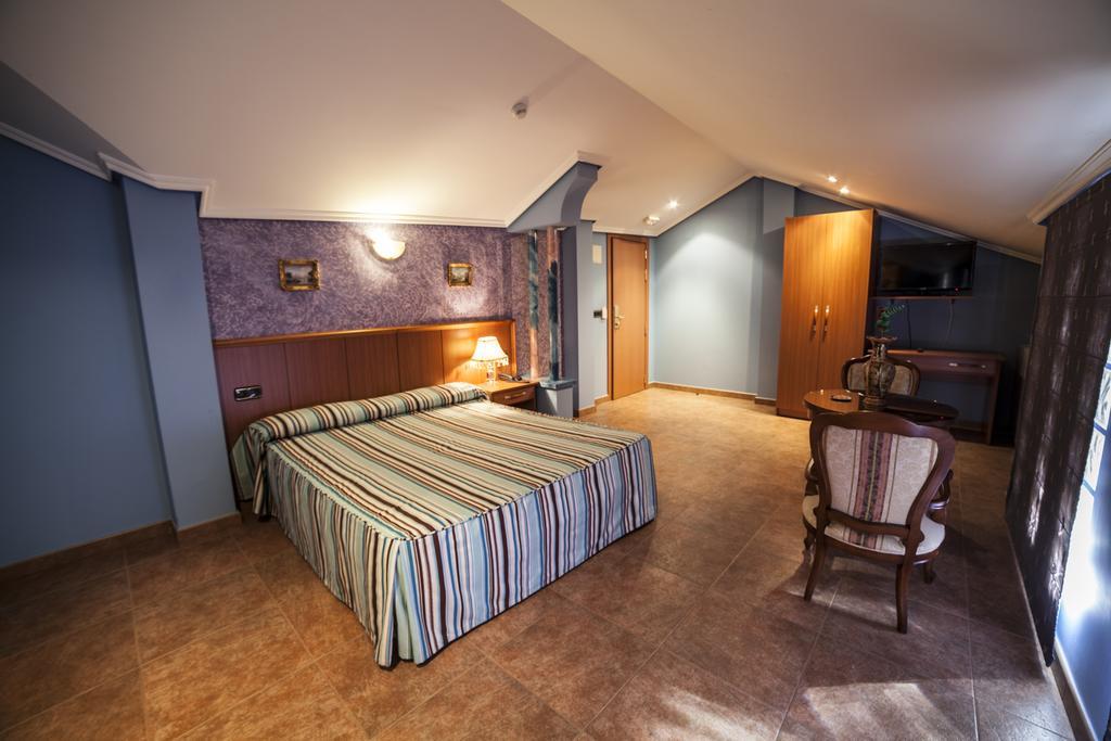 Hotel Real De Castilla Tordesillas Szoba fotó