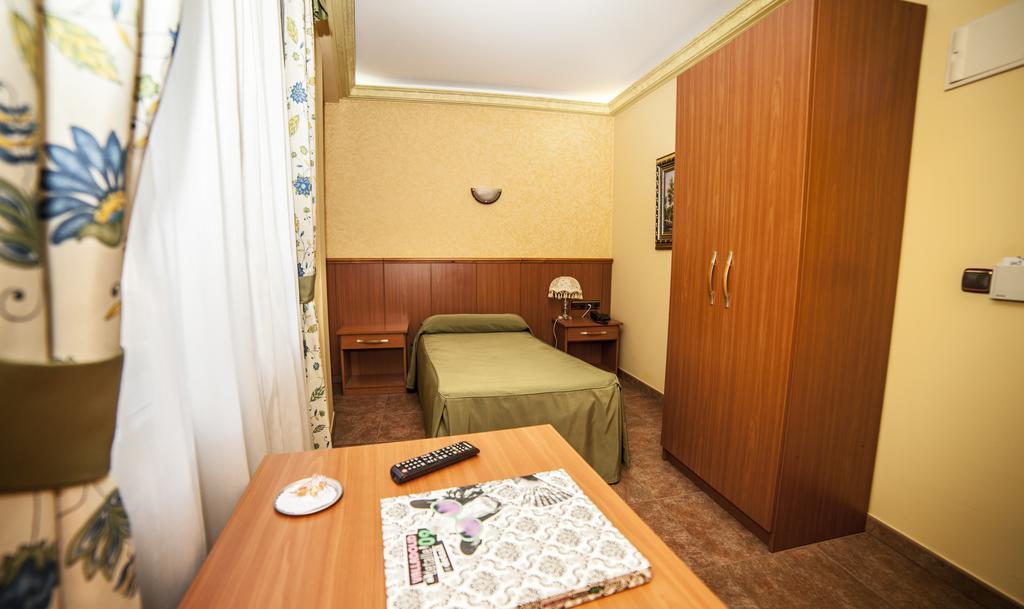Hotel Real De Castilla Tordesillas Szoba fotó