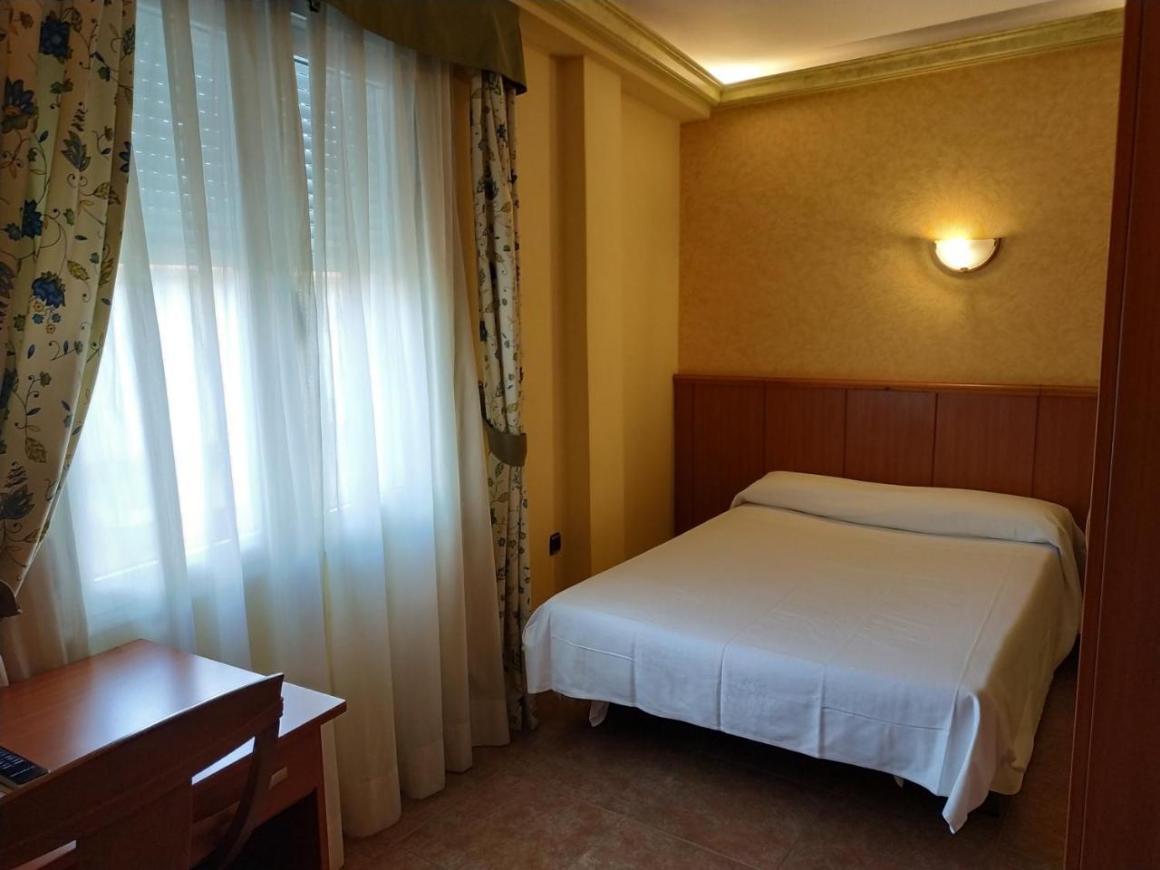 Hotel Real De Castilla Tordesillas Kültér fotó