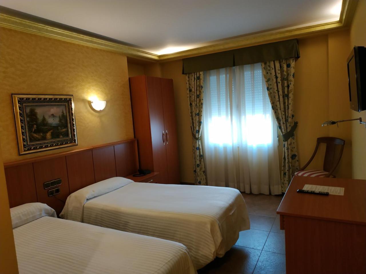 Hotel Real De Castilla Tordesillas Kültér fotó