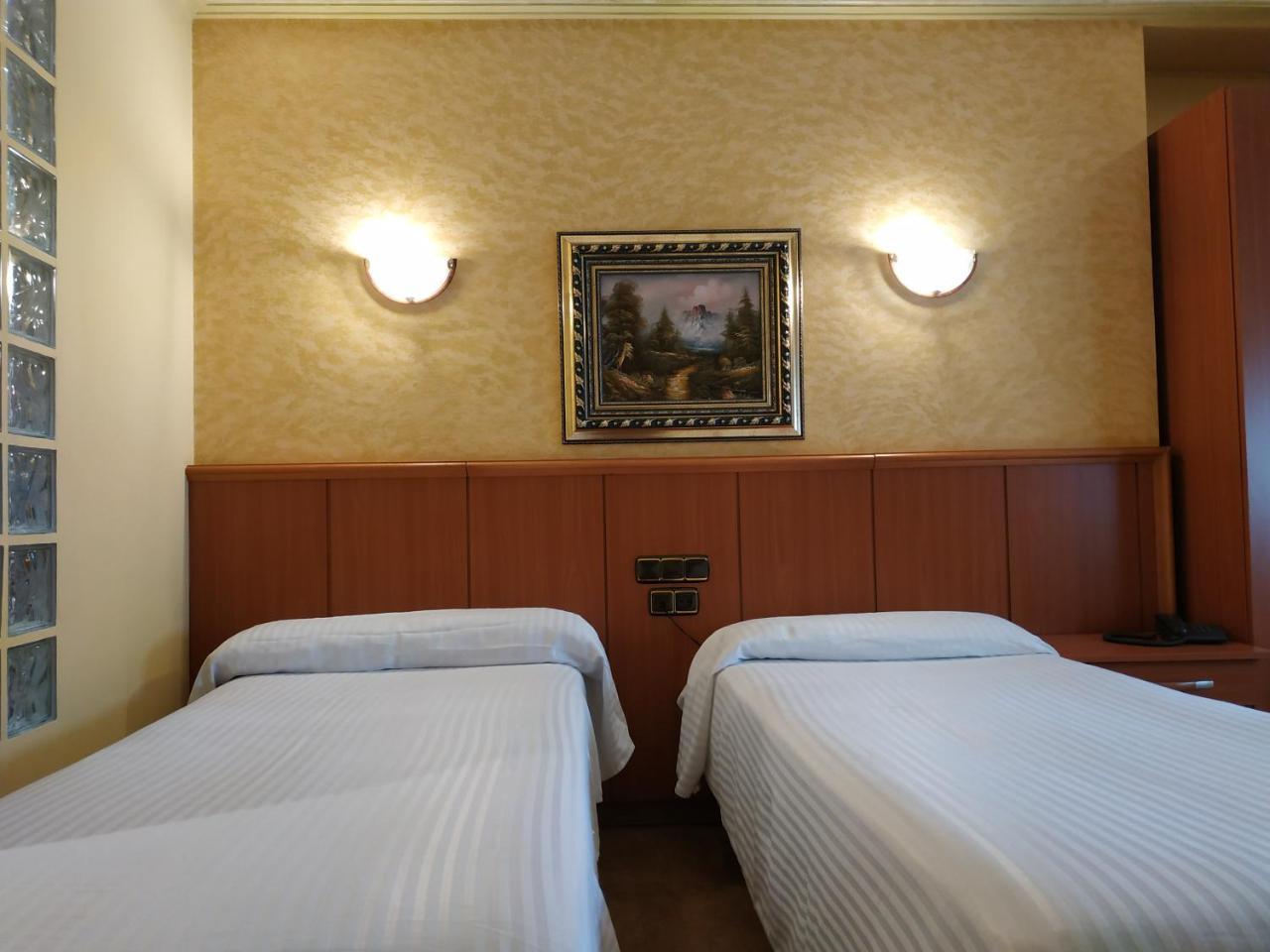 Hotel Real De Castilla Tordesillas Kültér fotó