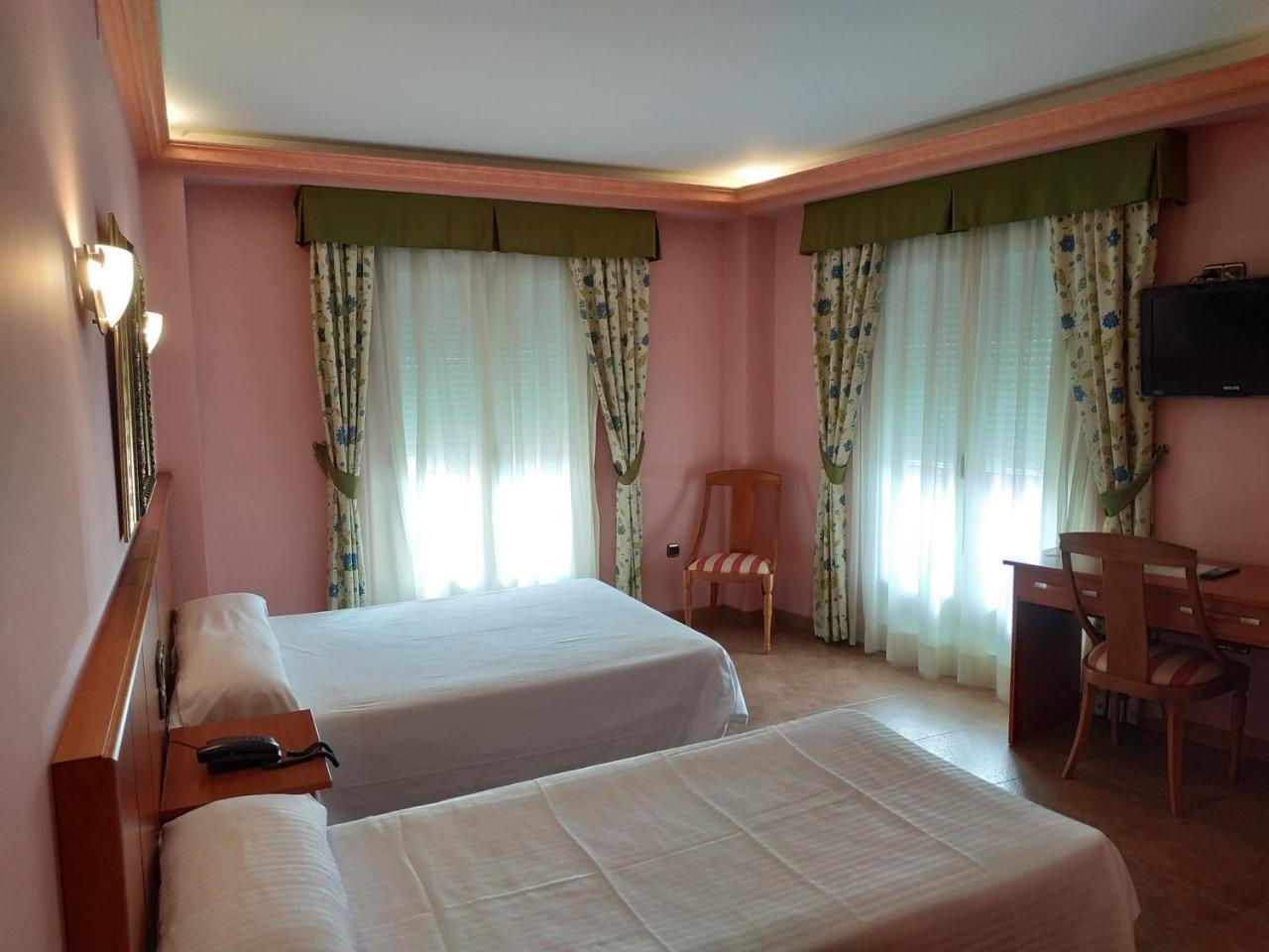 Hotel Real De Castilla Tordesillas Kültér fotó